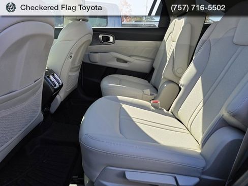 Used 2023 Kia Sorento SX image 21