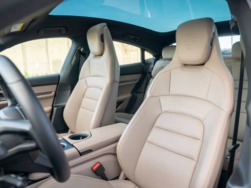 Used 2025 Porsche Taycan image 5