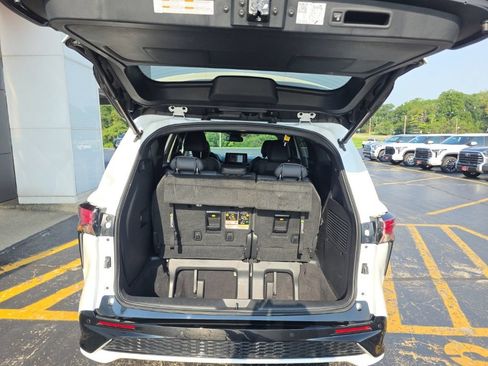 Used 2021 Toyota Sienna XSE FWD image 6