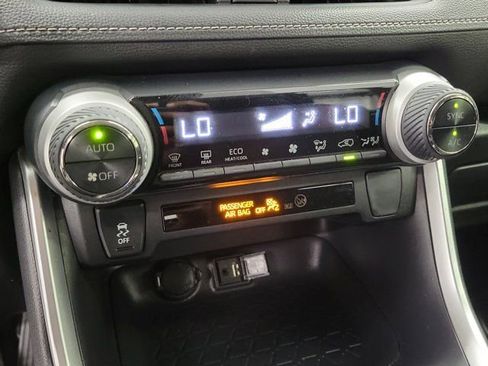 Used 2019 Toyota RAV4 XLE FWD image 30