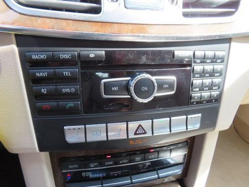 Used 2014 Mercedes-Benz E 350 4MATIC Sedan image 23
