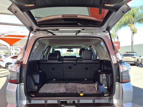 Used 2016 Toyota 4Runner SR5 image 6