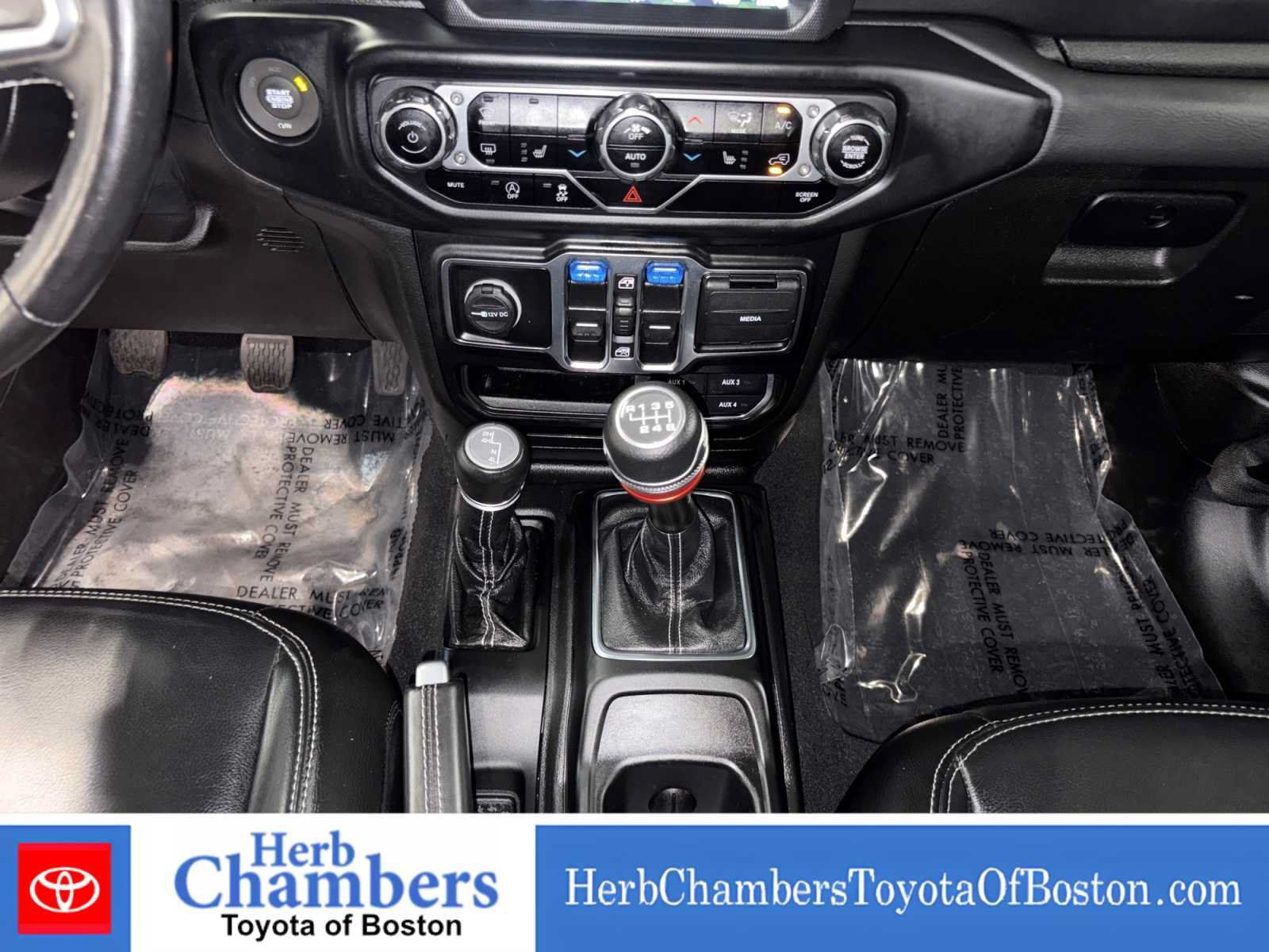 Used 2022 Jeep Wrangler Unlimited Sahara AWD/4WD image 16