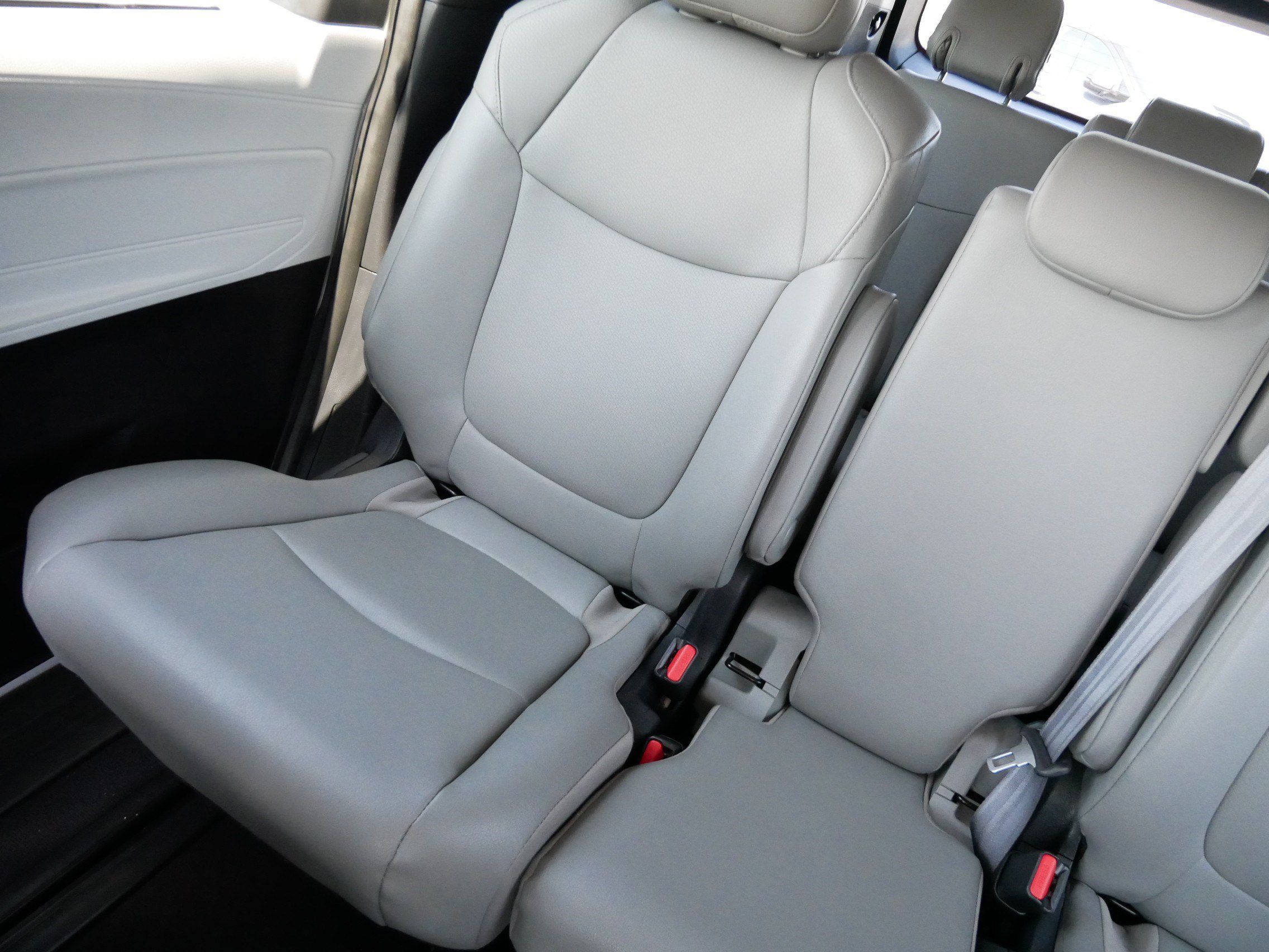 Certified 2025 Toyota Sienna XLE FWD image 12