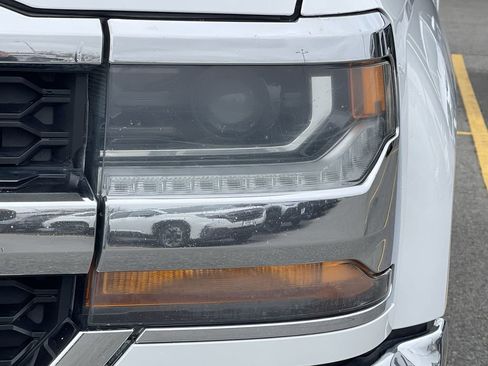 Used 2018 Chevrolet Silverado 1500 LT w/ LT Convenience Package AWD/4WD image 15