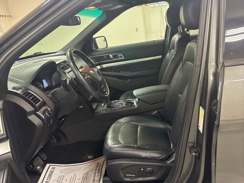 Used 2016 Ford Explorer XLT w/ Equipment Group 202A FWD image 9
