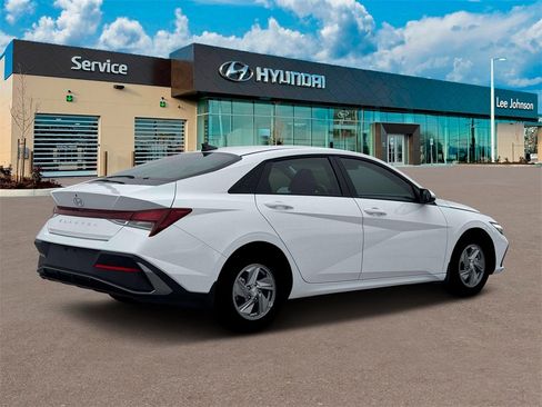 New 2026 Hyundai Elantra SE image 8