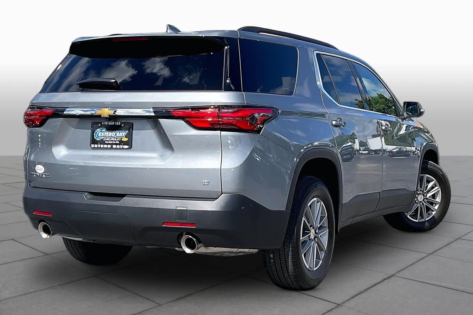 Used 2023 Chevrolet Traverse LT FWD image 13