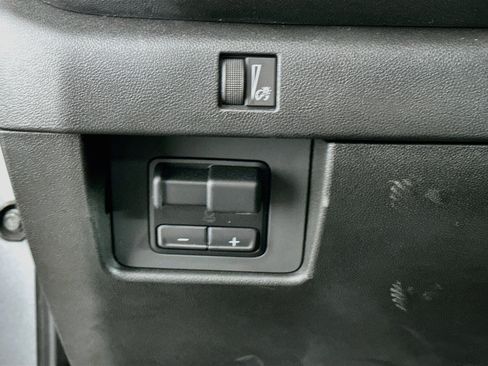 Used 2025 Chevrolet Colorado W/T w/ WT Custom Package RWD image 17