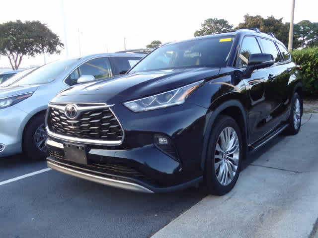 Used 2023 Toyota Highlander Platinum FWD image 1