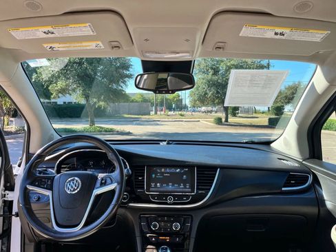 Used 2020 Buick Encore Preferred FWD image 19