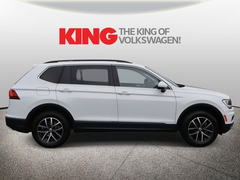 Certified 2021 Volkswagen Tiguan SE w/ Panoramic Sunroof Package image 2