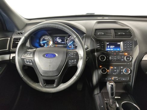 Used 2017 Ford Explorer XLT w/ Class II Trailer Tow Package AWD/4WD image 22