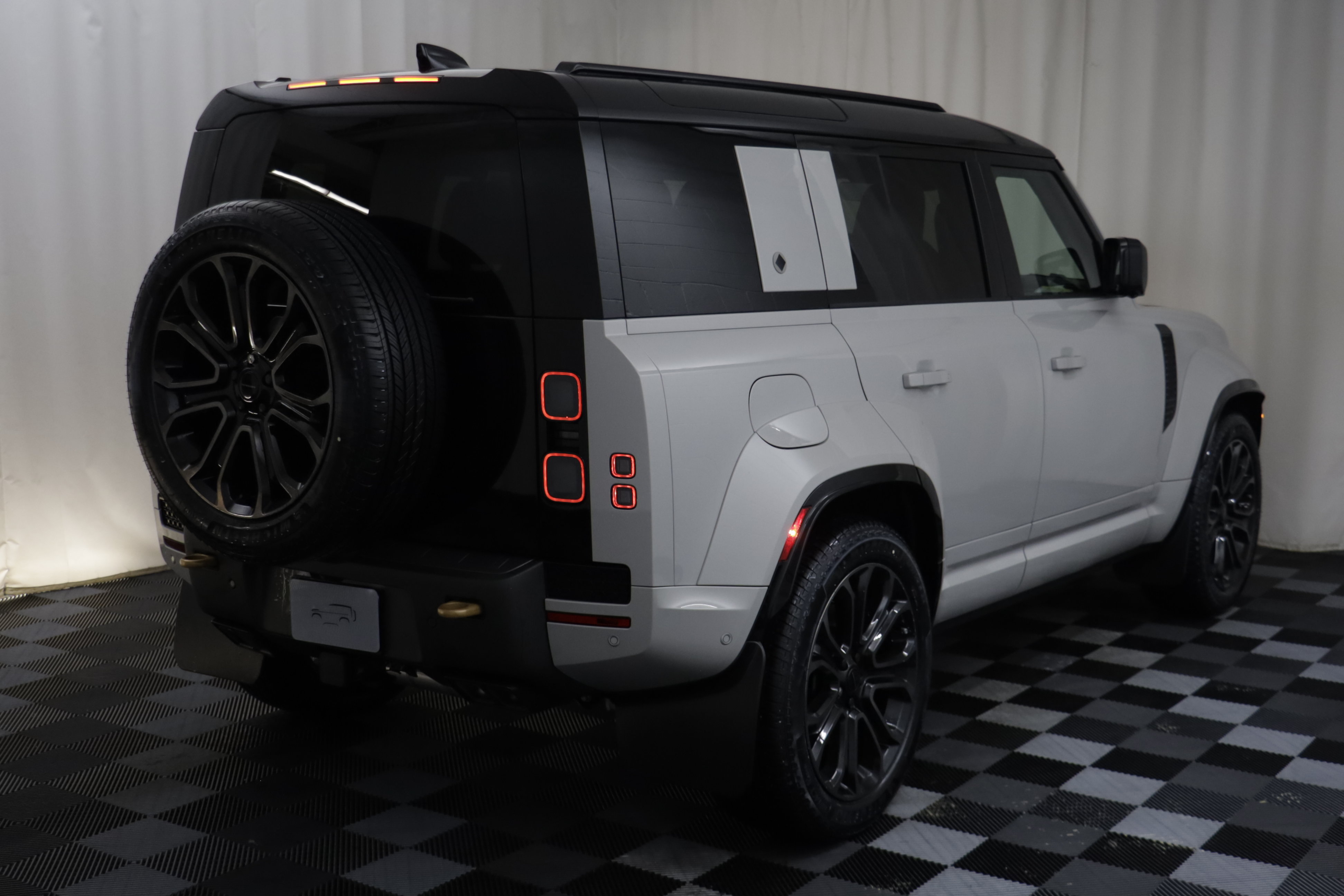New 2026 Land Rover Defender 110 OCTA AWD/4WD image 21