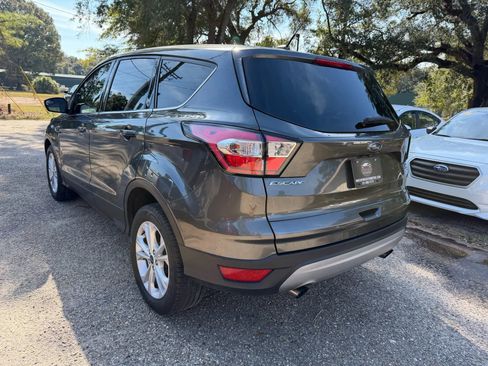 Used 2017 Ford Escape SE image 7