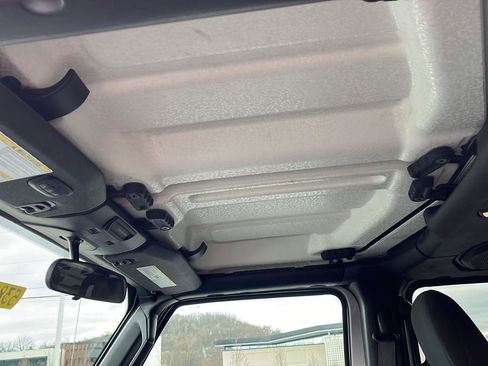 Used 2019 Jeep Wrangler Unlimited Sahara image 22