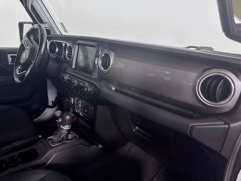 Used 2020 Jeep Gladiator Overland AWD/4WD image 28