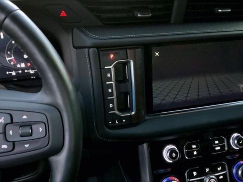 Used 2023 GMC Yukon Denali Ultimate AWD/4WD image 16