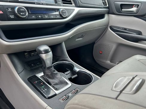 Used 2019 Toyota Highlander Limited Platinum AWD/4WD image 24