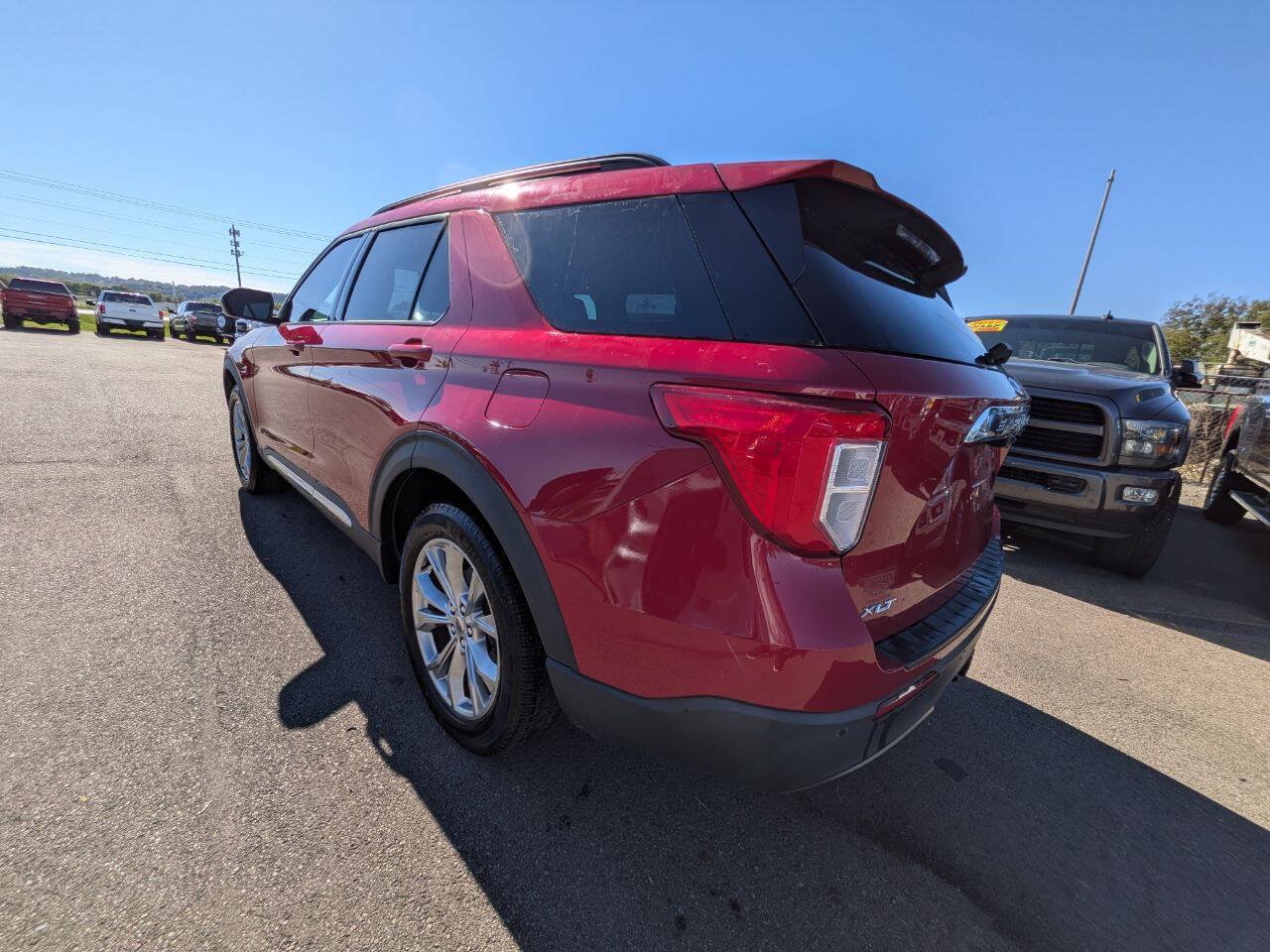 Used 2021 Ford Explorer XLT w/ Equipment Group 202A AWD/4WD image 4