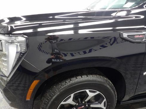 Used 2025 GMC Yukon XL AT4 AWD/4WD image 41