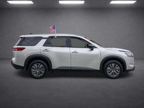 Used 2024 Nissan Pathfinder S FWD image 3