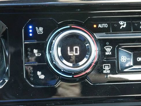 Used 2022 GMC Sierra 1500 AT4 w/ Sierra Safety Plus Package AWD/4WD image 28