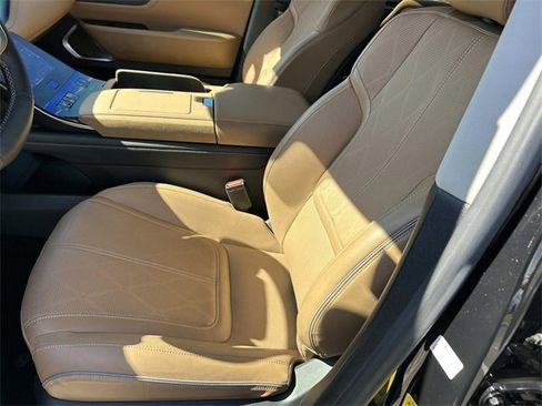 Certified 2025 INFINITI QX80 Sensory image 17