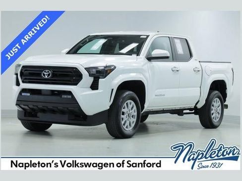 Used 2025 Toyota Tacoma SR5 AWD/4WD image 1