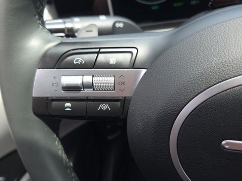 Used 2025 Hyundai Tucson Limited AWD/4WD image 9