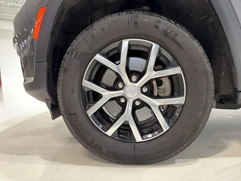 Used 2024 Jeep Grand Cherokee L Limited w/ Luxury Tech Group II image 9