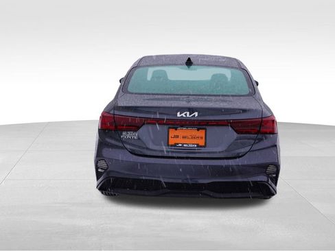 Certified 2022 Kia Forte LXS w/ LXS Technology Package image 7