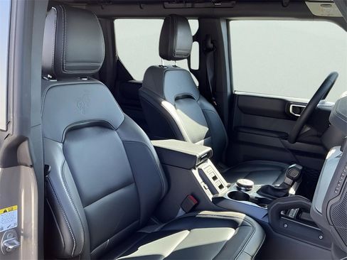 Certified 2025 Ford Bronco Outer Banks w/ Sasquatch Package image 19