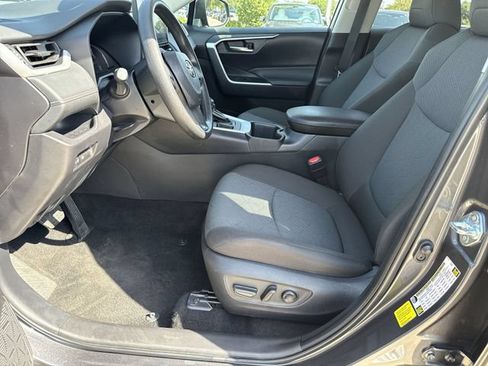 Used 2025 Toyota RAV4 XLE FWD image 18