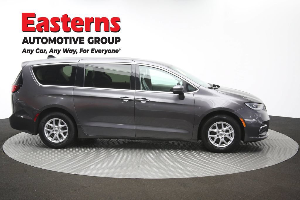 Used 2023 Chrysler Pacifica Touring-L FWD image 48