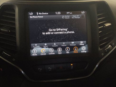 Used 2023 Jeep Cherokee Altitude Lux image 25