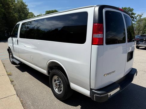 Used 2025 Chevrolet Express 3500 LT w/ LT Preferred Equipment Group RWD image 3