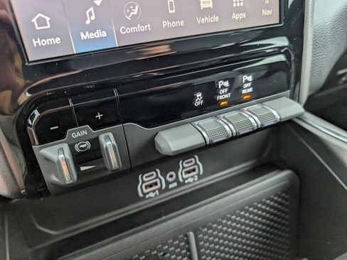 New 2026 RAM 1500 4x4 Crew Cab image 33