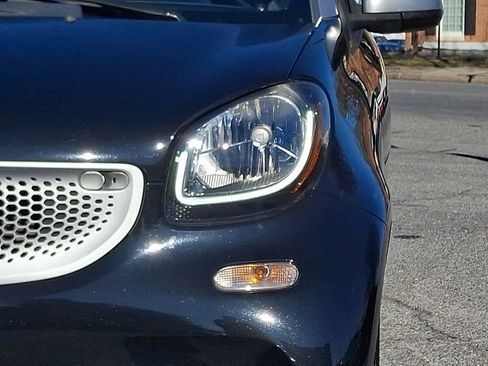 Used 2016 smart fortwo Proxy image 9