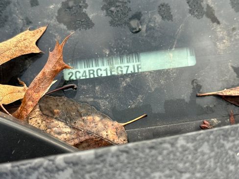 Used 2018 Chrysler Pacifica Touring-L Plus w/ Advanced Safetytec Group image 3