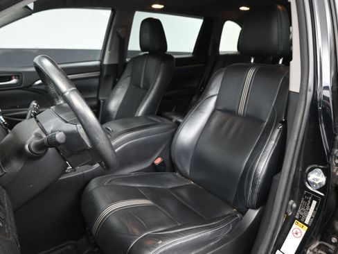 Used 2018 Toyota Highlander SE FWD image 17