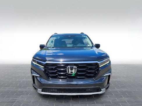 Used 2024 Honda Pilot Touring image 2