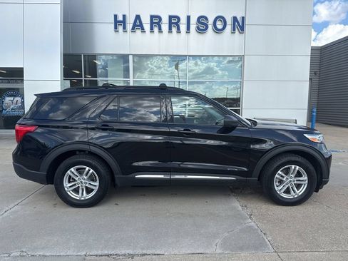 Used 2022 Ford Explorer XLT w/ Equipment Group 202A AWD/4WD image 16