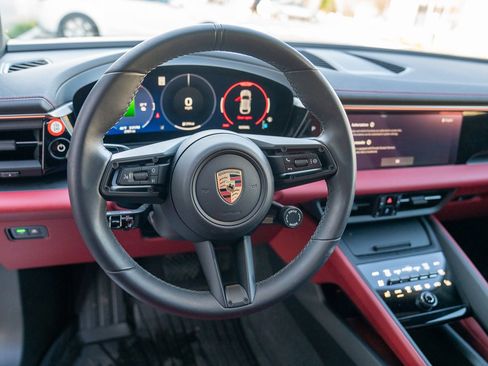 Certified 2025 Porsche Macan Electric image 13