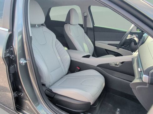 Used 2025 Hyundai Elantra Limited FWD image 42