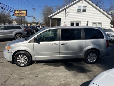 Used 2010 Dodge Grand Caravan SE image 10