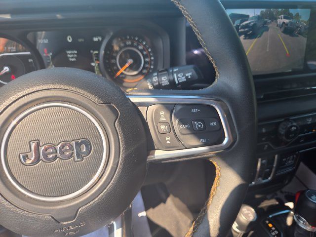 Used 2025 Jeep Wrangler Unlimited Sahara AWD/4WD image 15