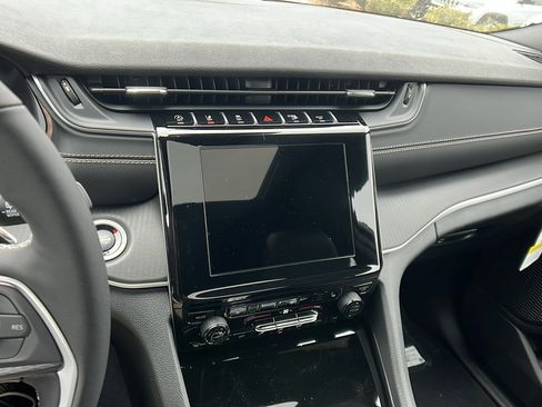 New 2025 Jeep Grand Cherokee L Altitude image 26