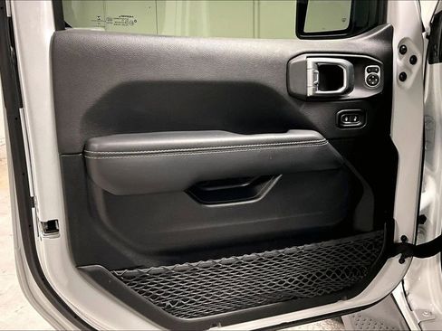 Used 2022 Jeep Wrangler Unlimited Sahara w/ Cold Weather Group image 20