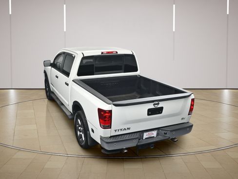 Used 2015 Nissan Titan SV w/ SV Value Truck Package RWD image 29